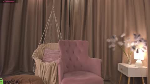 Naomi online show from 10/02/25, 12:17