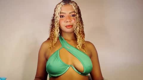 Snapshot of naomi_rider77 chatting on 11/07/25, 05:13 mara Jos online show from 11/07/25, 05:13