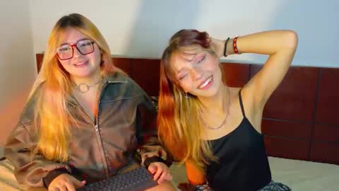 Snapshot of naomiandtsuki chatting on 03/22/26, 06:50 Naomi and Tsuki online show from 03/22/26, 06:50