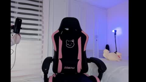 Snapshot of naomibrinks1 chatting on 12/28/24, 06:06 Heidy online show from 12/28/24, 06:06