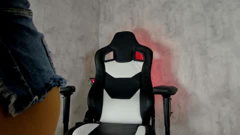 Heidy  online show from 04/26/26, 06:22