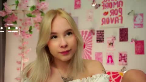 Snapshot of naomibry chatting on 01/18/26, 11:03 Angel online show from 01/18/26, 11:03