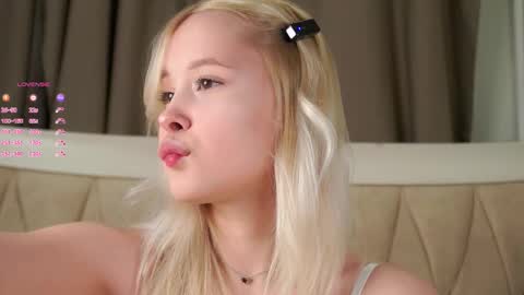 Snapshot of naomibry chatting on 02/15/26, 02:14 Angel online show from 02/15/26, 02:14