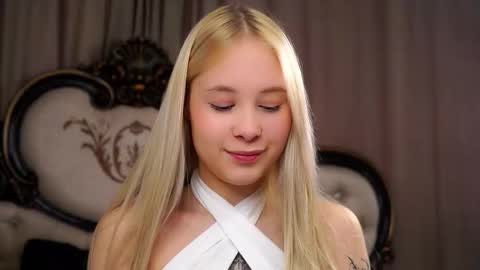 Snapshot of naomibry chatting on 03/02/26, 02:03 Angel online show from 03/02/26, 02:03