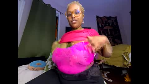 Snapshot of naomigiirl6 chatting on 01/18/25, 12:57 Naomigiirl6 online show from 01/18/25, 12:57