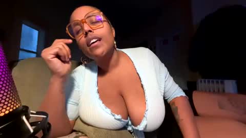 Snapshot of naomigiirl6 chatting on 02/25/25, 12:24 Naomigiirl6 online show from 02/25/25, 12:24