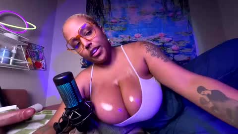 Snapshot of naomigiirl6 chatting on 03/11/25, 11:33 Naomigiirl6 online show from 03/11/25, 11:33