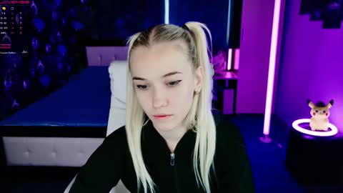 naomihita online show from 10/31/25, 09:54