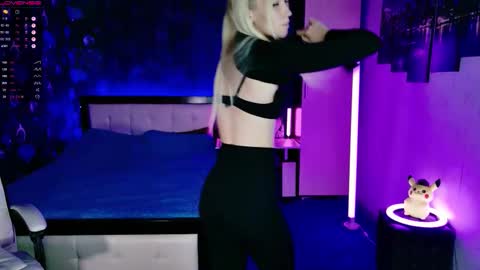 naomihita online show from 11/21/25, 05:00