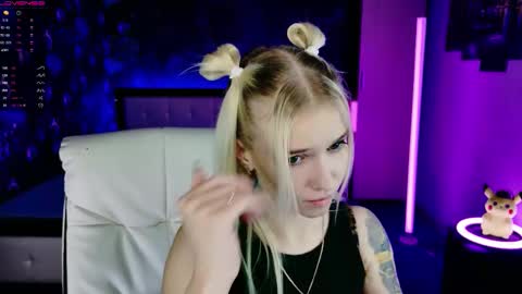 naomihita online show from 11/25/25, 02:39