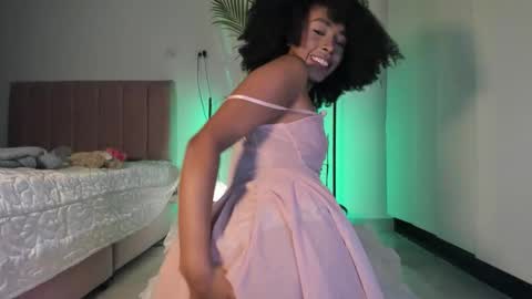 Naomii online show from 10/06/25, 01:36