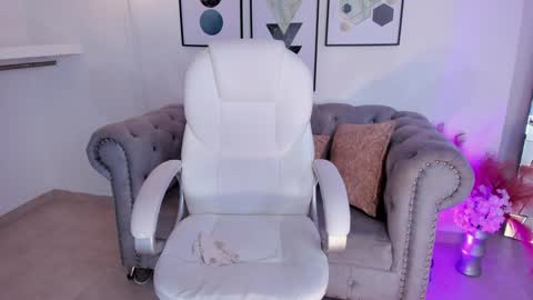 Naomi Campbell online show from 12/29/24, 04:40