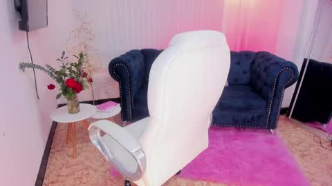 Naomi Campbell online show from 02/16/25, 04:42