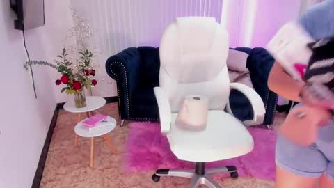 Naomi Campbell online show from 02/18/25, 06:58