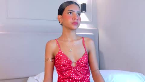 Snapshot of naomiklarc chatting on 01/13/26, 11:48 Naomi Klarc online show from 01/13/26, 11:48