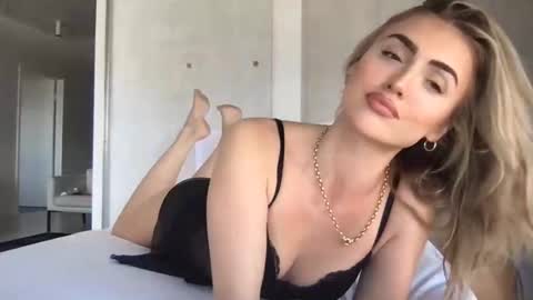 naomirhoades online show from 02/10/25, 01:03