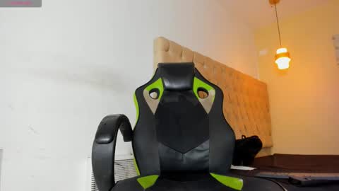 naomis_35 online show from 10/13/25, 07:36