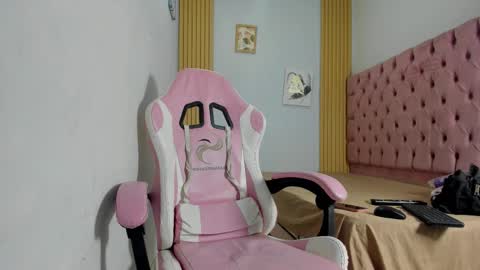 naomis_35 online show from 11/07/25, 07:47