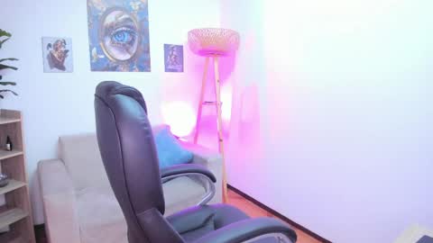 Snapshot of naomisaenz_ chatting on 06/09/26, 02:56 N A O M I online show from 06/09/26, 02:56