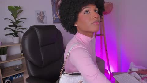 Snapshot of naomisaenz_ chatting on 06/25/26, 09:03 N A O M I online show from 06/25/26, 09:03