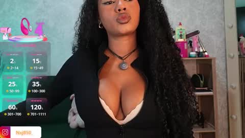 Naomi     online show from 12/01/25, 02:38