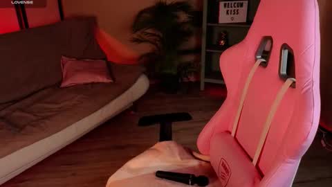 Naomi online show from 09/17/25, 08:43