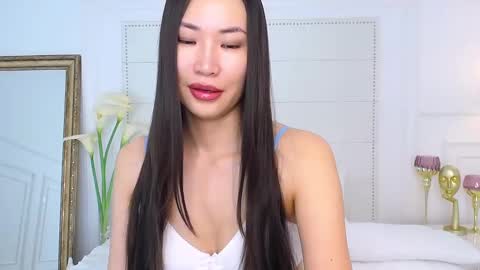 Naomi online show from 12/10/24, 02:16