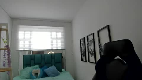 naomy online show from 10/02/25, 07:43