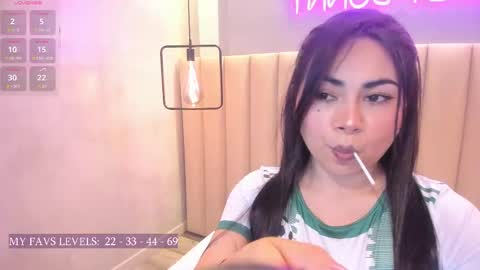 Snapshot of naomymonroe_ chatting on 09/19/25, 09:37 Naomy online show from 09/19/25, 09:37