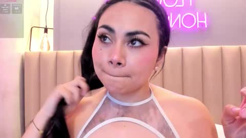 Snapshot of naomymonroe_ chatting on 01/15/26, 10:02 Naomy online show from 01/15/26, 10:02