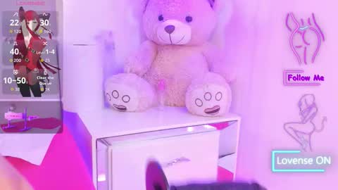 nara_pink online show from 11/21/25, 02:16