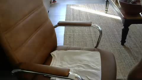 Snapshot of nareth338 chatting on 12/19/24, 10:10 nareth338 online show from 12/19/24, 10:10