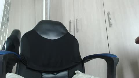 Snapshot of nassh_18 chatting on 04/21/26, 12:23 nassh_18 online show from 04/21/26, 12:23