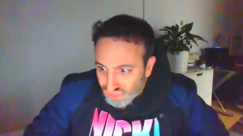 Snapshot of nassobout chatting on 11/27/25, 03:52 nassobout online show from 11/27/25, 03:52