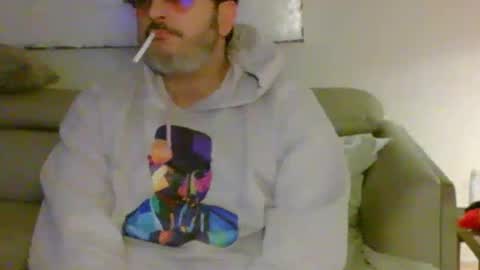 Snapshot of nassobout chatting on 12/13/25, 11:32 nassobout online show from 12/13/25, 11:32