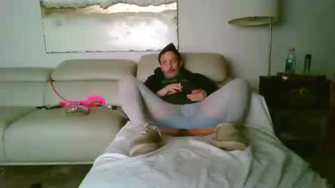 Snapshot of nassobout chatting on 02/05/26, 09:47 nassobout online show from 02/05/26, 09:47