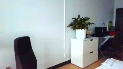 Snapshot of nassobout chatting on 02/18/26, 09:44 nassobout online show from 02/18/26, 09:44