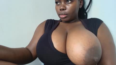 Snapshot of nasty_nohelah chatting on 11/18/25, 04:39 chimummy online show from 11/18/25, 04:39