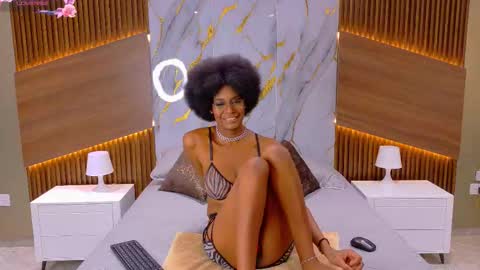 Snapshot of nastybrunette_ chatting on 11/14/25, 08:24 Julieth online show from 11/14/25, 08:24