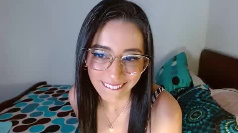 Snapshot of nat4youlove chatting on 12/19/24, 01:07 nathalia online show from 12/19/24, 01:07
