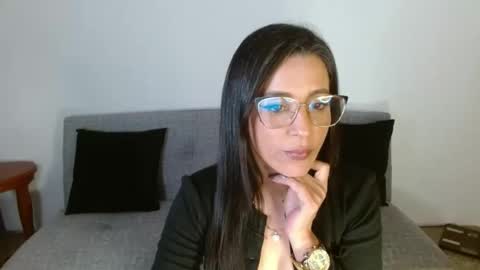 Snapshot of nat4youlove chatting on 02/11/25, 04:33 nathalia online show from 02/11/25, 04:33