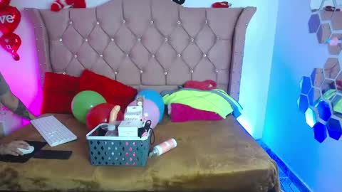 nat_evans8 online show from 05/03/26, 03:01