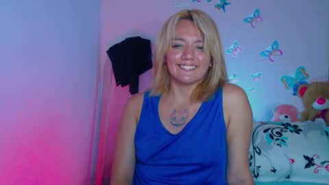 Snapshot of natalia_33 chatting on 02/16/25, 07:04 Natalia online show from 02/16/25, 07:04