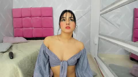 Snapshot of natalia_aguirre chatting on 01/10/25, 03:27 Naty online show from 01/10/25, 03:27