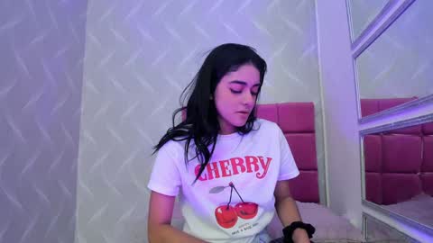 Snapshot of natalia_aguirre chatting on 01/22/25, 12:27 Naty online show from 01/22/25, 12:27