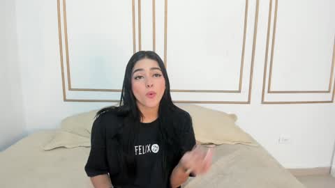 Snapshot of natalia_aguirre chatting on 01/25/25, 12:26 Naty online show from 01/25/25, 12:26