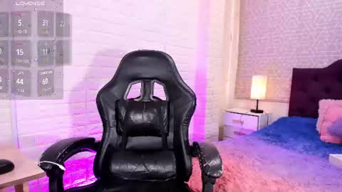 Snapshot of natalia_kiss01 chatting on 07/22/26, 04:21 Natalia Kiss online show from 07/22/26, 04:21