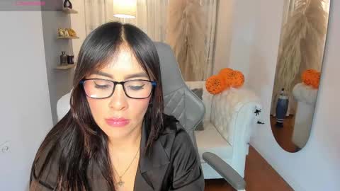 Natalia Leon online show from 10/11/25, 04:12