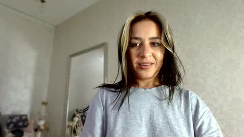 Snapshot of natalia_peach chatting on 12/30/24, 09:59 Wild influence online show from 12/30/24, 09:59