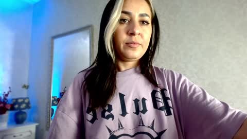 Snapshot of natalia_peach chatting on 01/31/25, 10:10 Wild influence online show from 01/31/25, 10:10